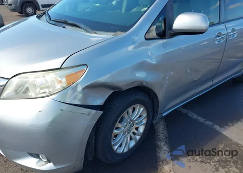 2011 Toyota Sienna Xle V6/Xle V6 Auto Access Seat z USA, uszkodzony, nr VIN 5TDYK3DC0BS120366